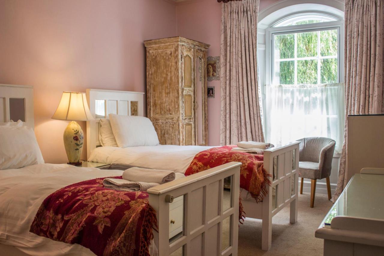 The Pembroke Arms Hotel Wilton  Buitenkant foto
