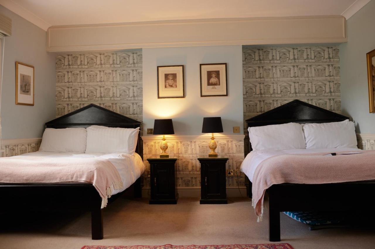 The Pembroke Arms Hotel Wilton  Buitenkant foto