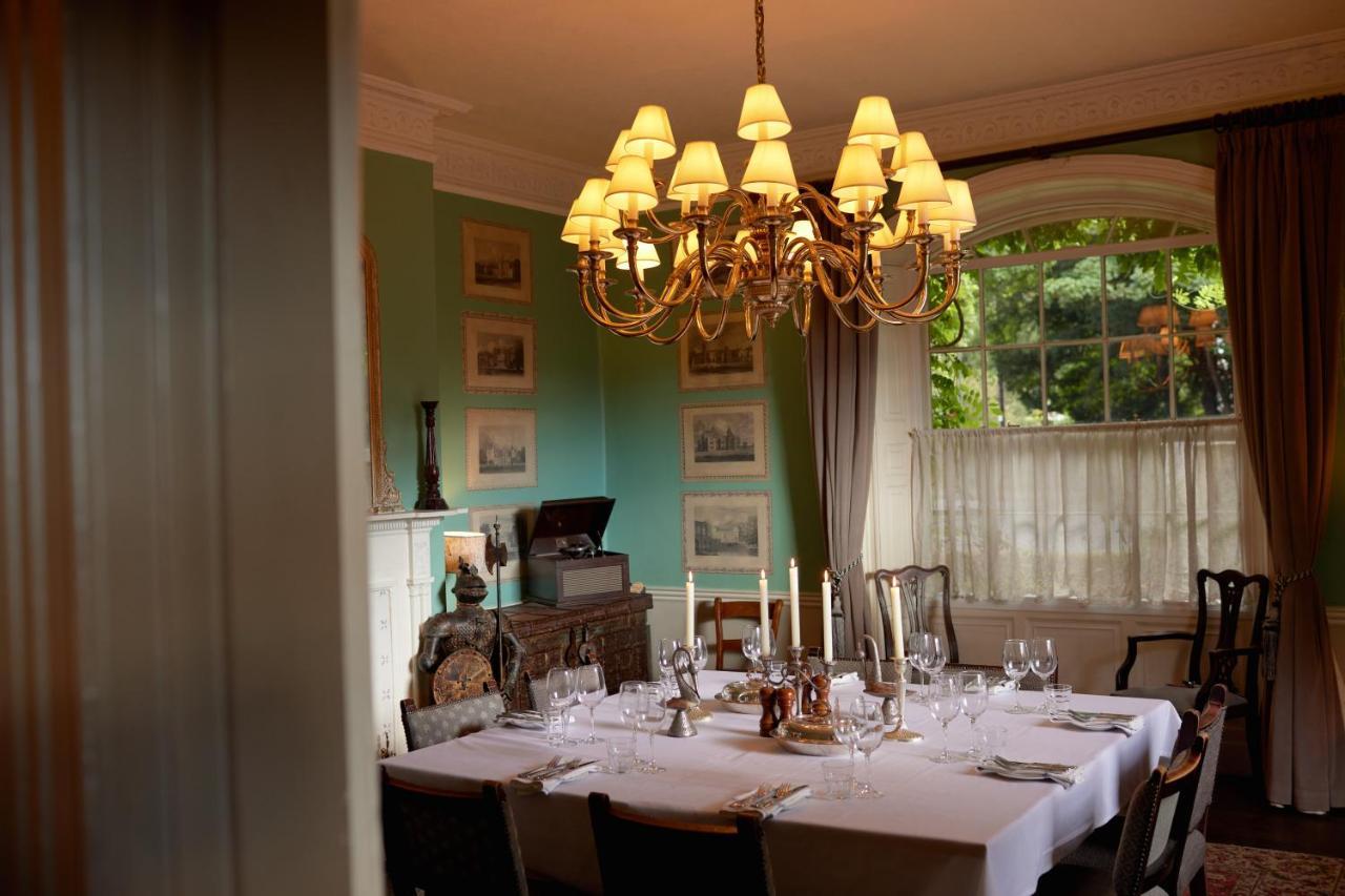 The Pembroke Arms Hotel Wilton  Buitenkant foto